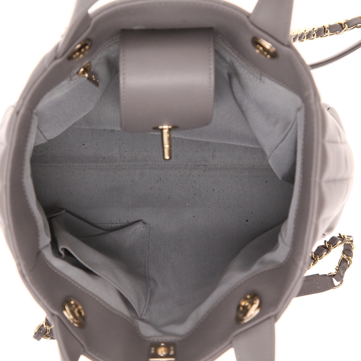 Chanel Statement Tote small model handbag in grey chevron quilted leather - DETAIL 3