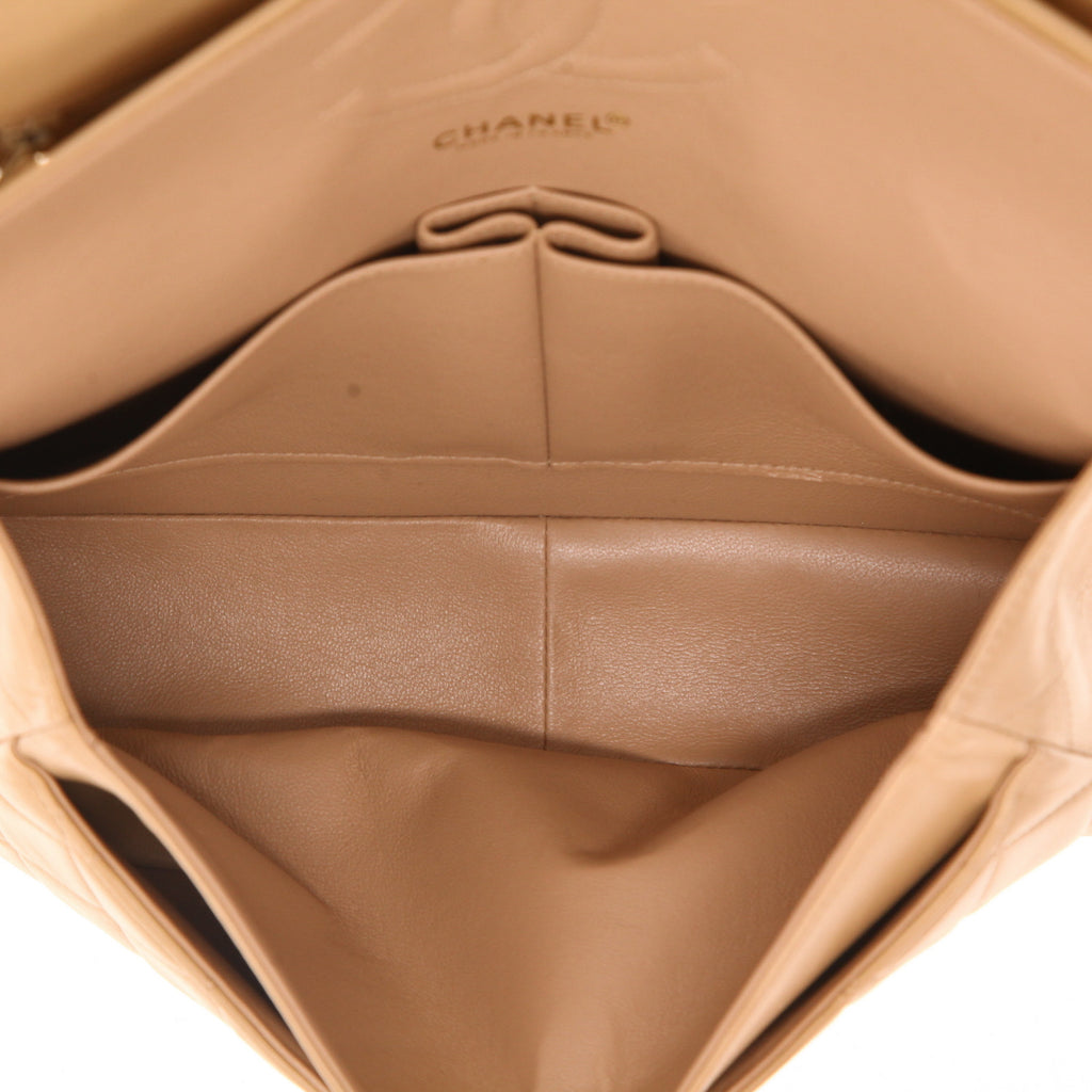 Chanel Timeless Classic handbag in beige quilted leather - DETAIL 3