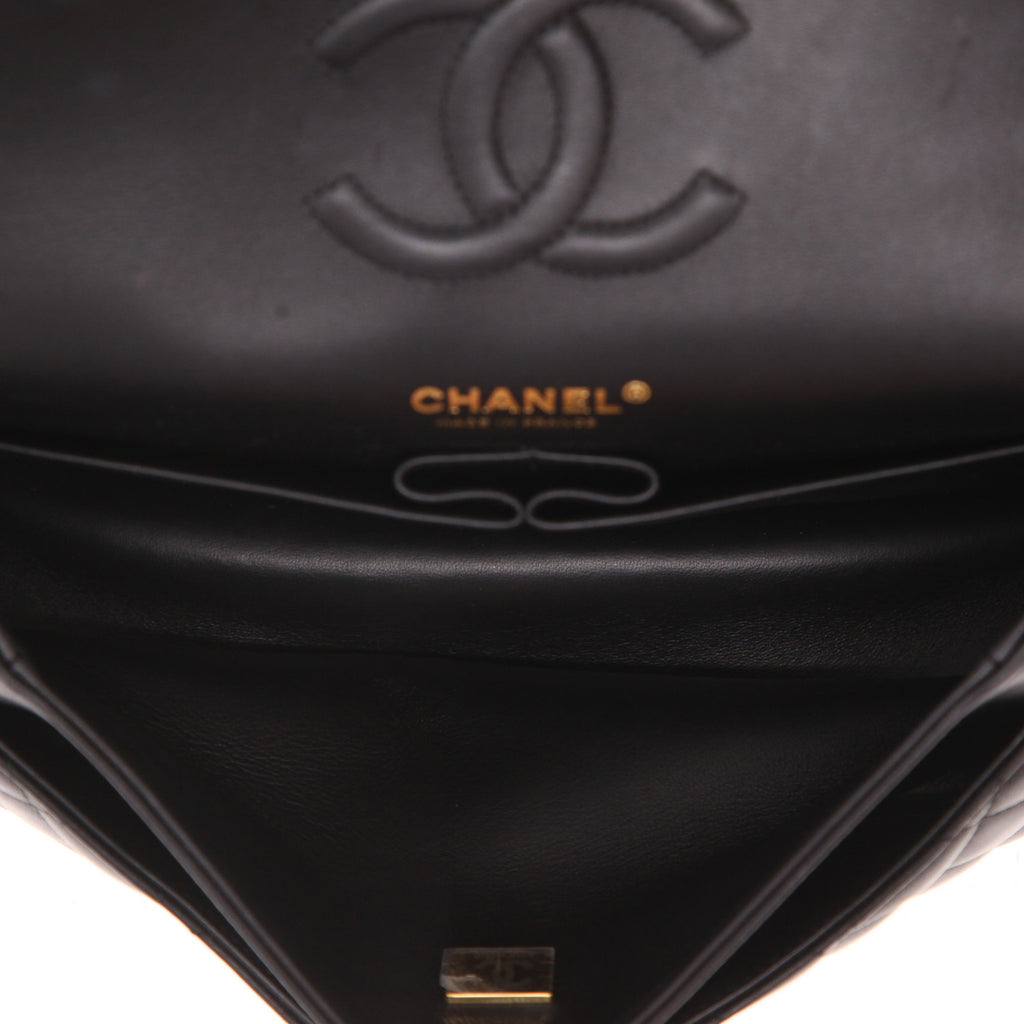Chanel Timeless Classic handbag in black and white quilted leather - DETAIL 3