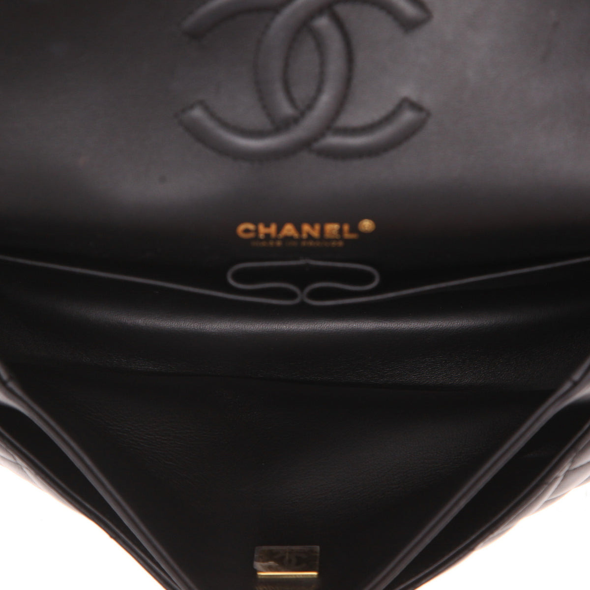 Chanel Timeless Classic handbag in black and white quilted leather - DETAIL 3