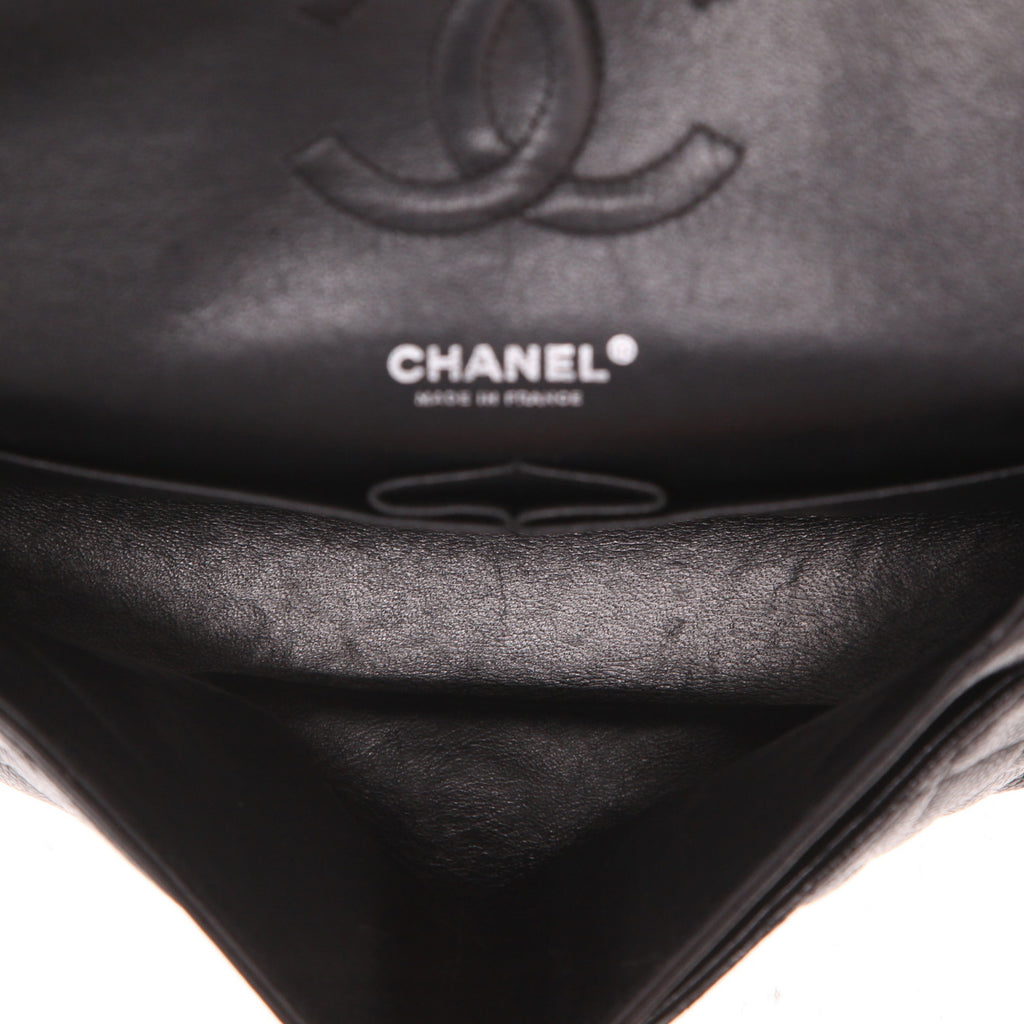 Chanel Timeless Classic handbag in black quilted grained leather - DETAIL 3