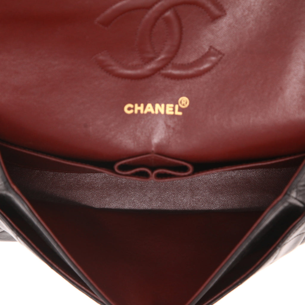 Chanel Timeless Classic handbag in black quilted leather - DETAIL 3