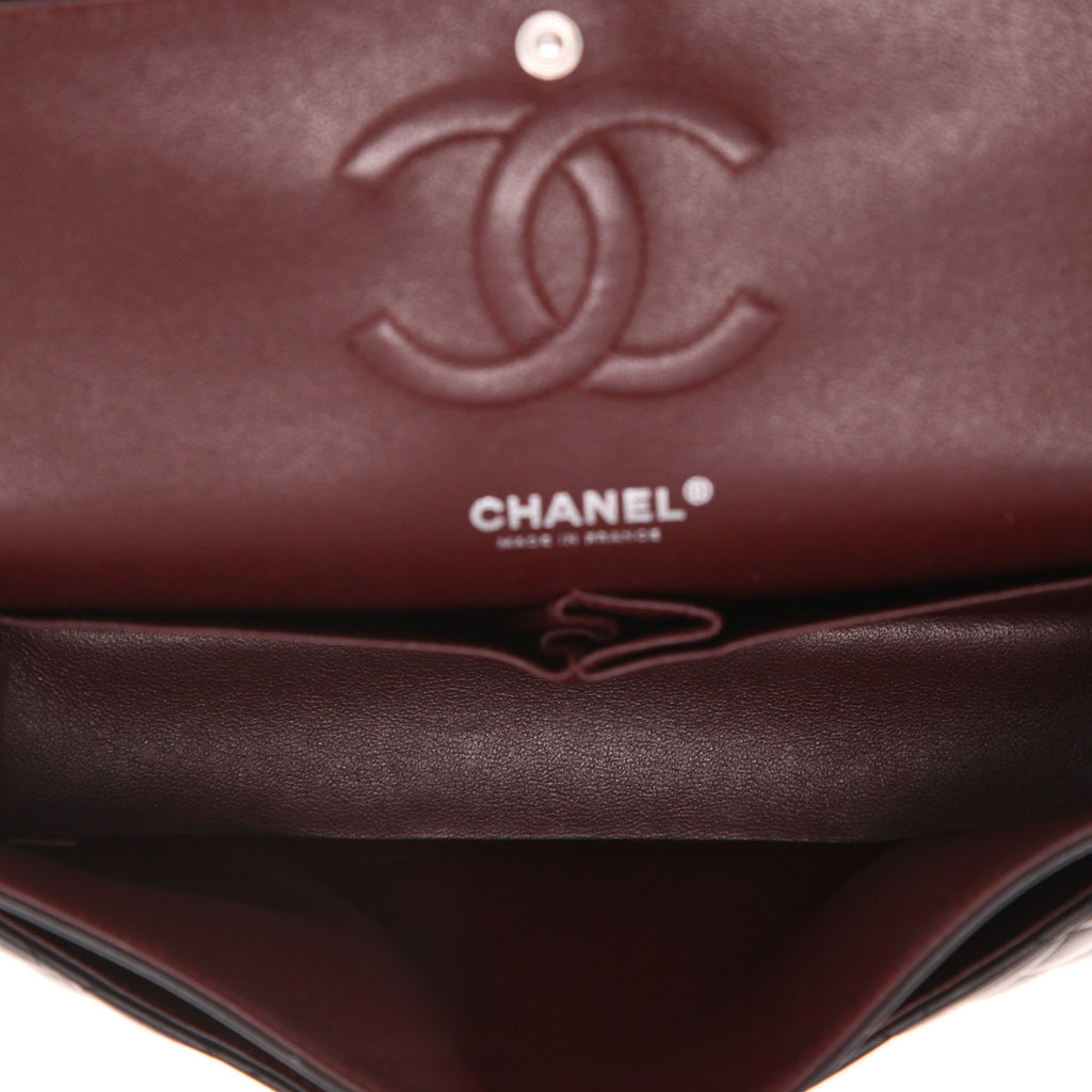 Chanel Timeless Classic handbag in black quilted leather - DETAIL 3
