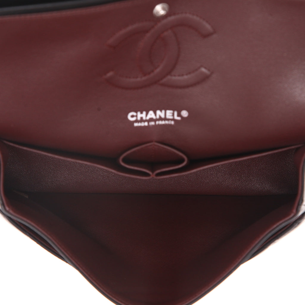 Chanel Timeless Classic handbag in black quilted leather - DETAIL 3