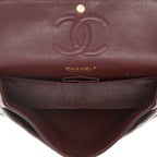 Chanel Timeless Classic handbag in black quilted leather - DETAIL 3