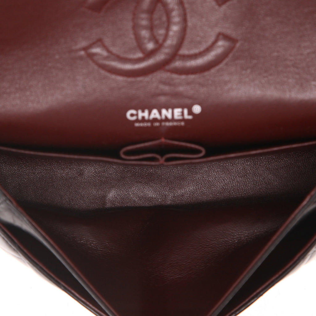 Chanel Timeless Classic handbag in black quilted leather - DETAIL 3