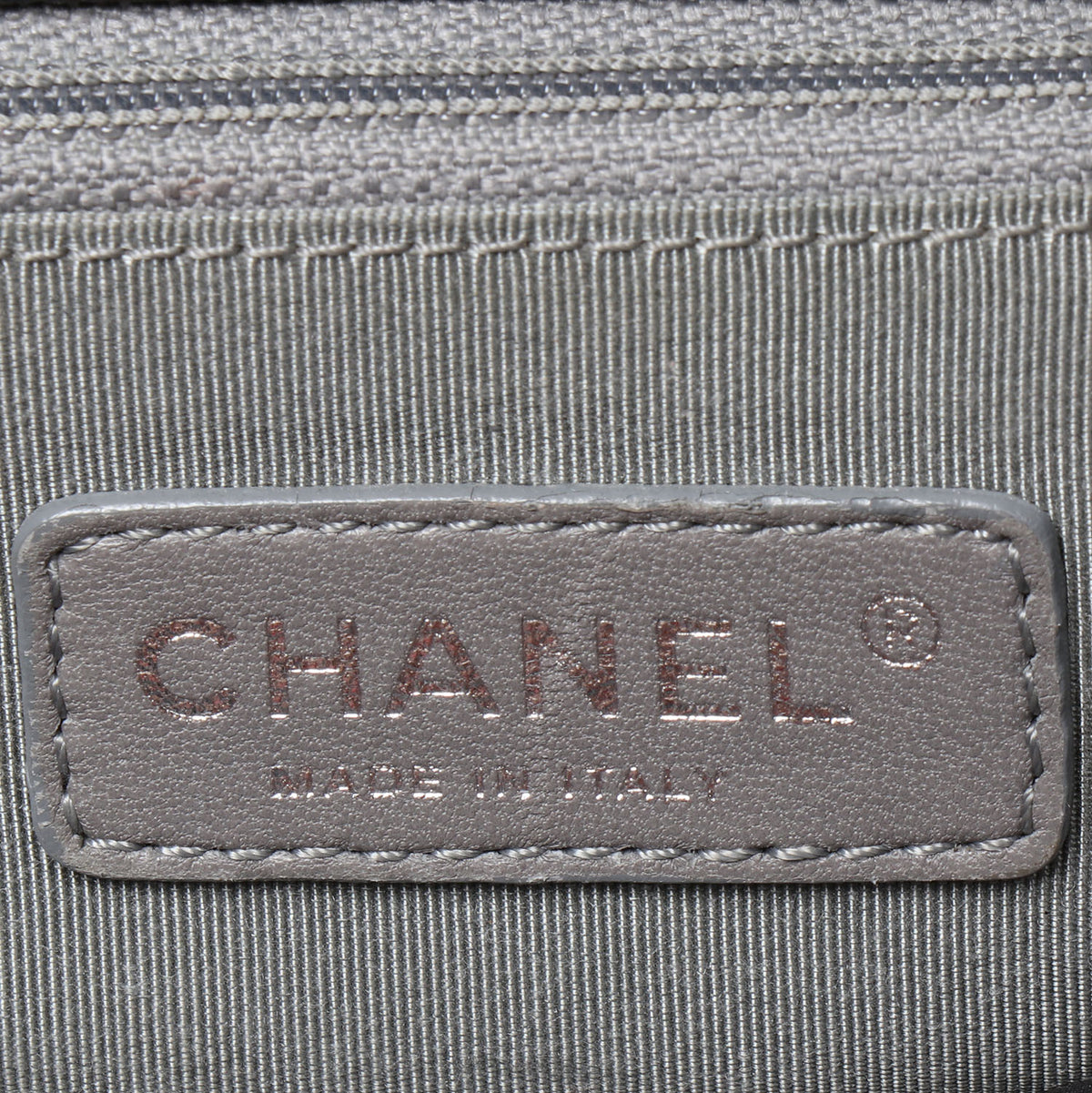 Chanel Timeless Classic medium model handbag in black quilted canvas and grey jersey - DETAIL 3