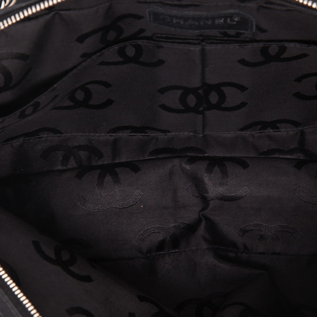 Chanel Timeless handbag in black nylon - DETAIL 3