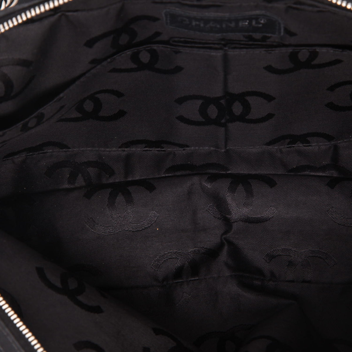 Chanel Timeless handbag in black nylon - DETAIL 3