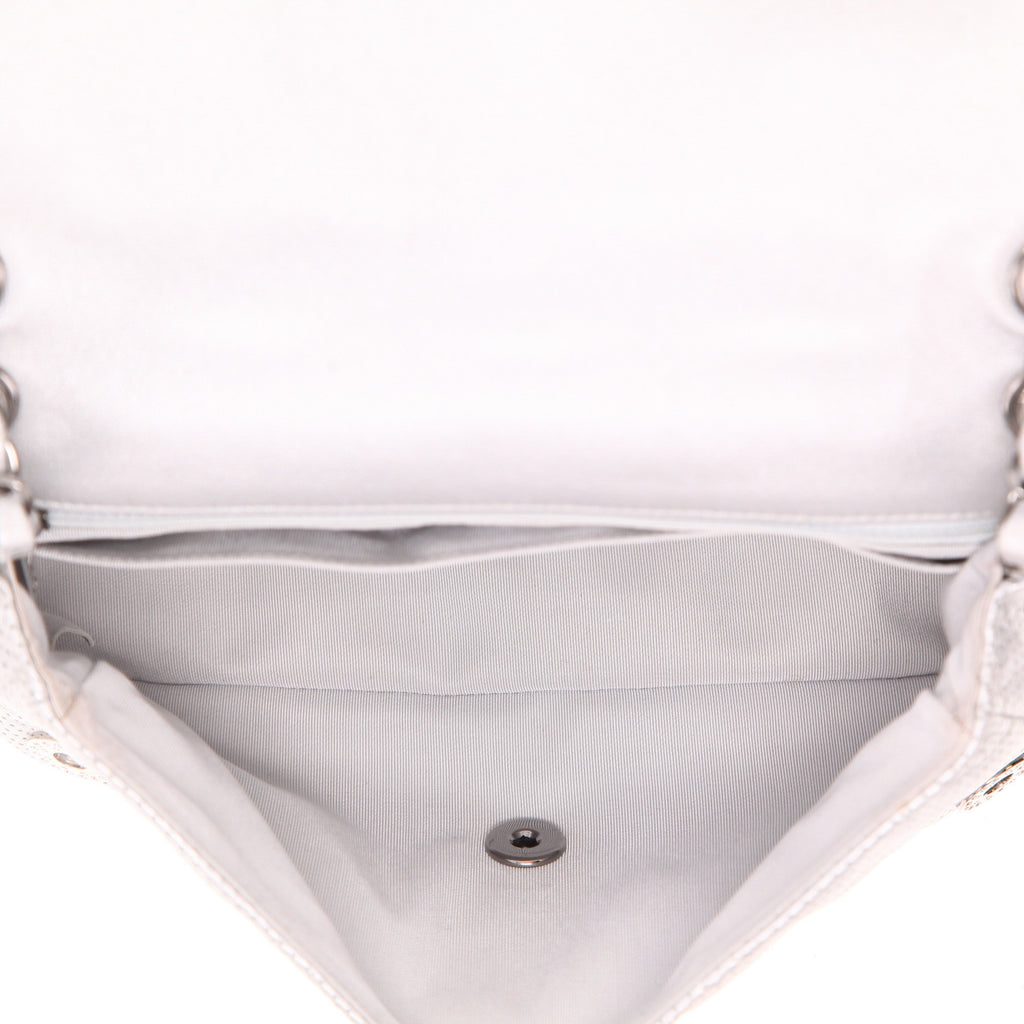 Chanel Timeless handbag in silver quilted leather - DETAIL 3