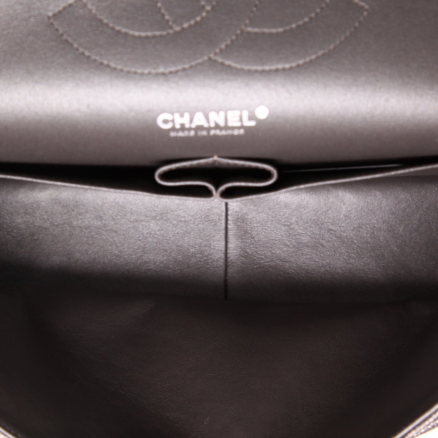 Chanel Timeless Jumbo handbag in grey quilted grained leather - DETAIL 3