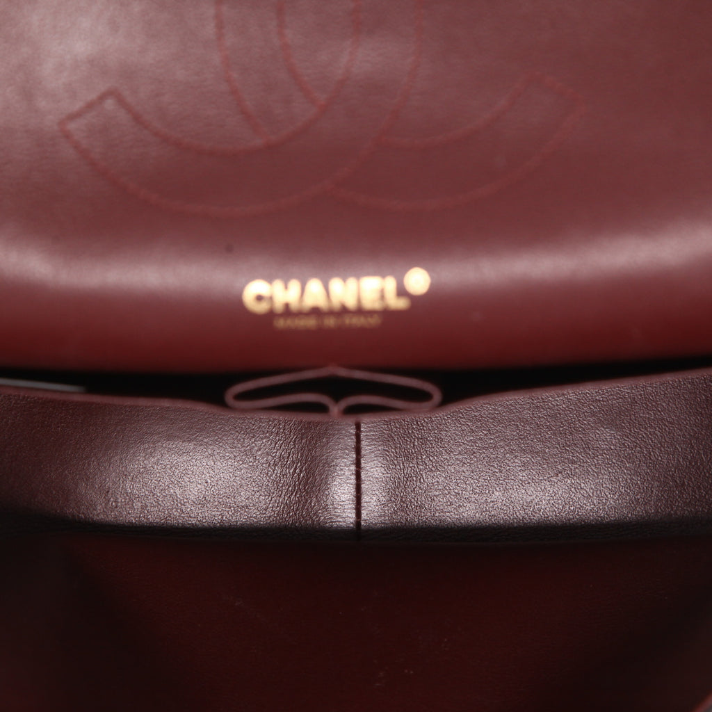 Chanel Timeless Jumbo shoulder bag in black quilted grained leather - DETAIL 3