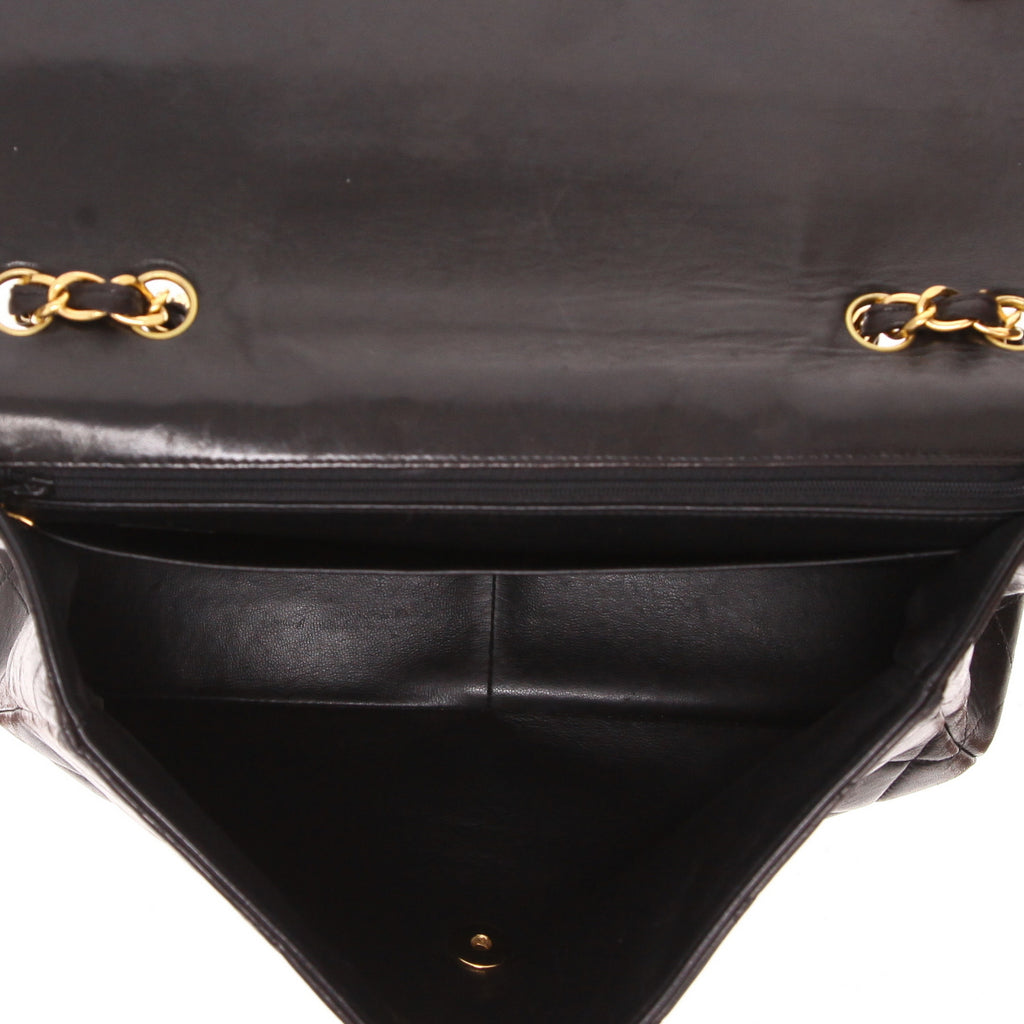 Chanel Timeless Jumbo shoulder bag in black quilted leather - DETAIL 3
