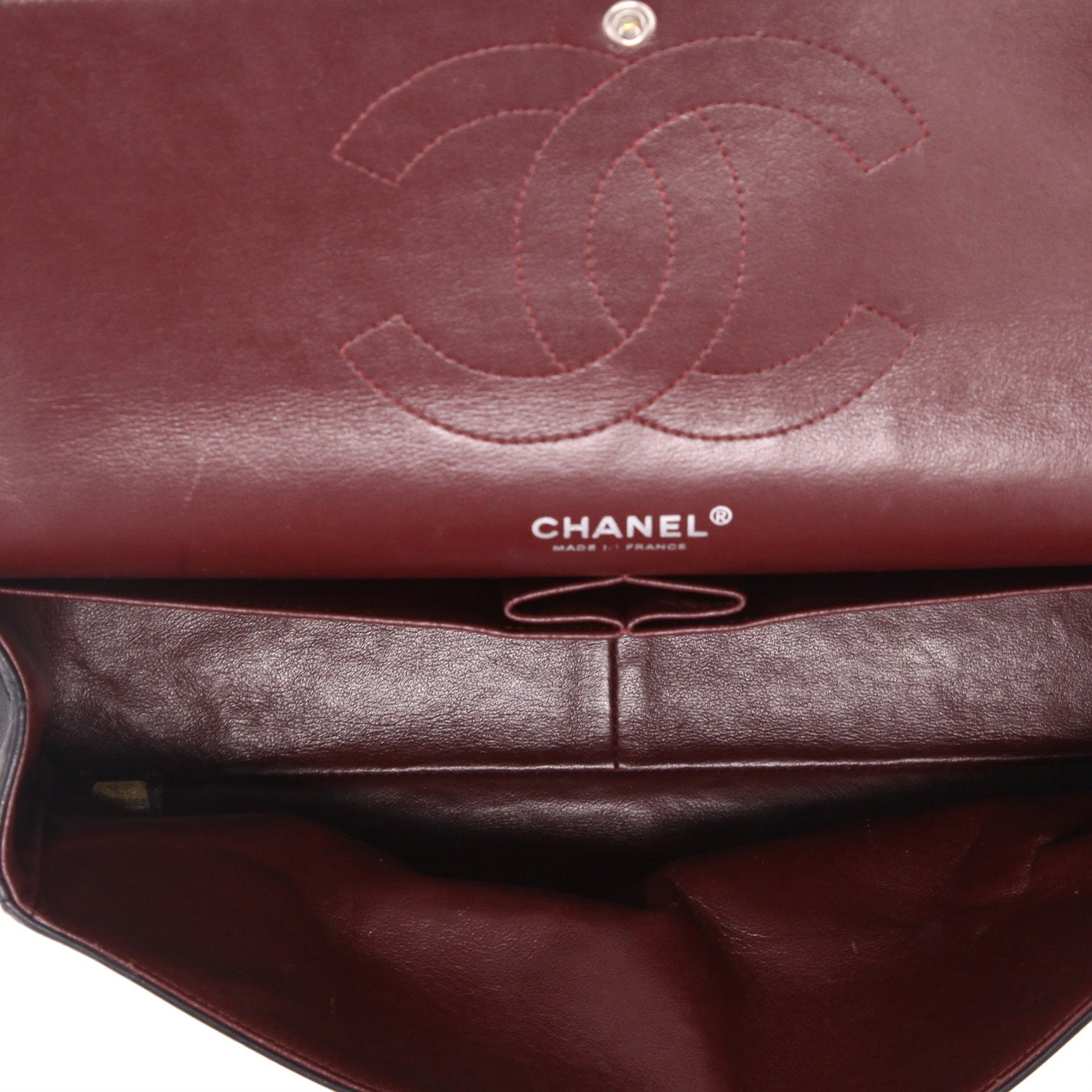 Chanel Timeless Jumbo shoulder bag in black quilted leather - DETAIL 3