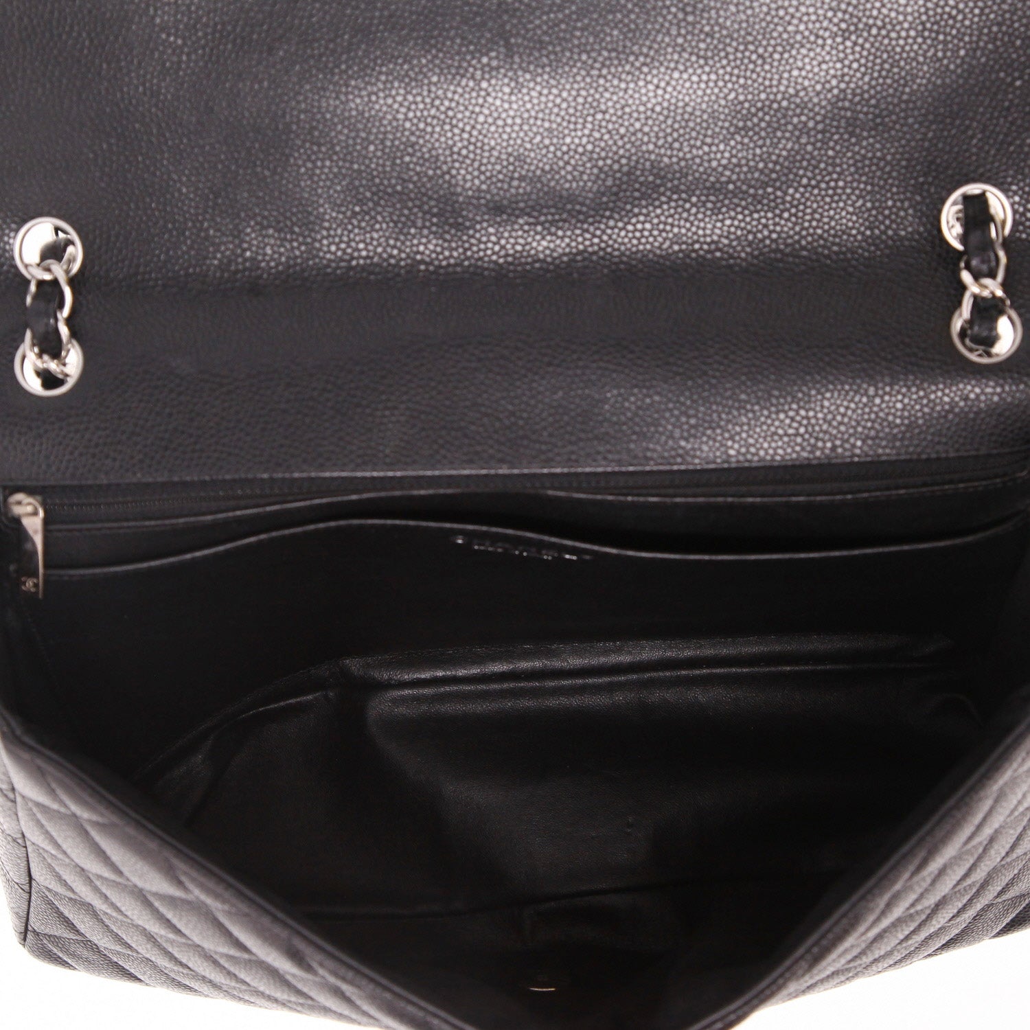 Chanel Timeless Maxi Jumbo handbag in black quilted grained leather - DETAIL 3