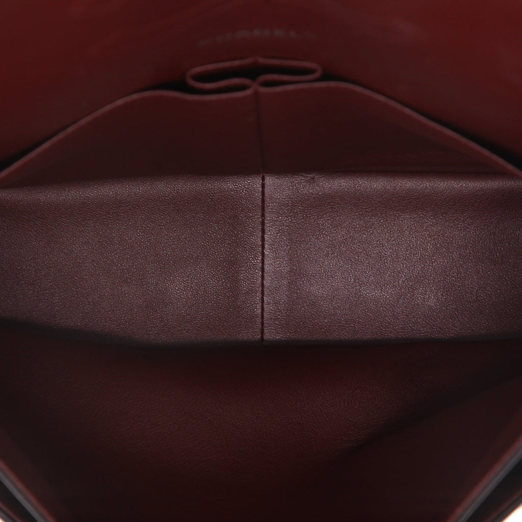Chanel Timeless Maxi Jumbo handbag in black quilted leather - DETAIL 3