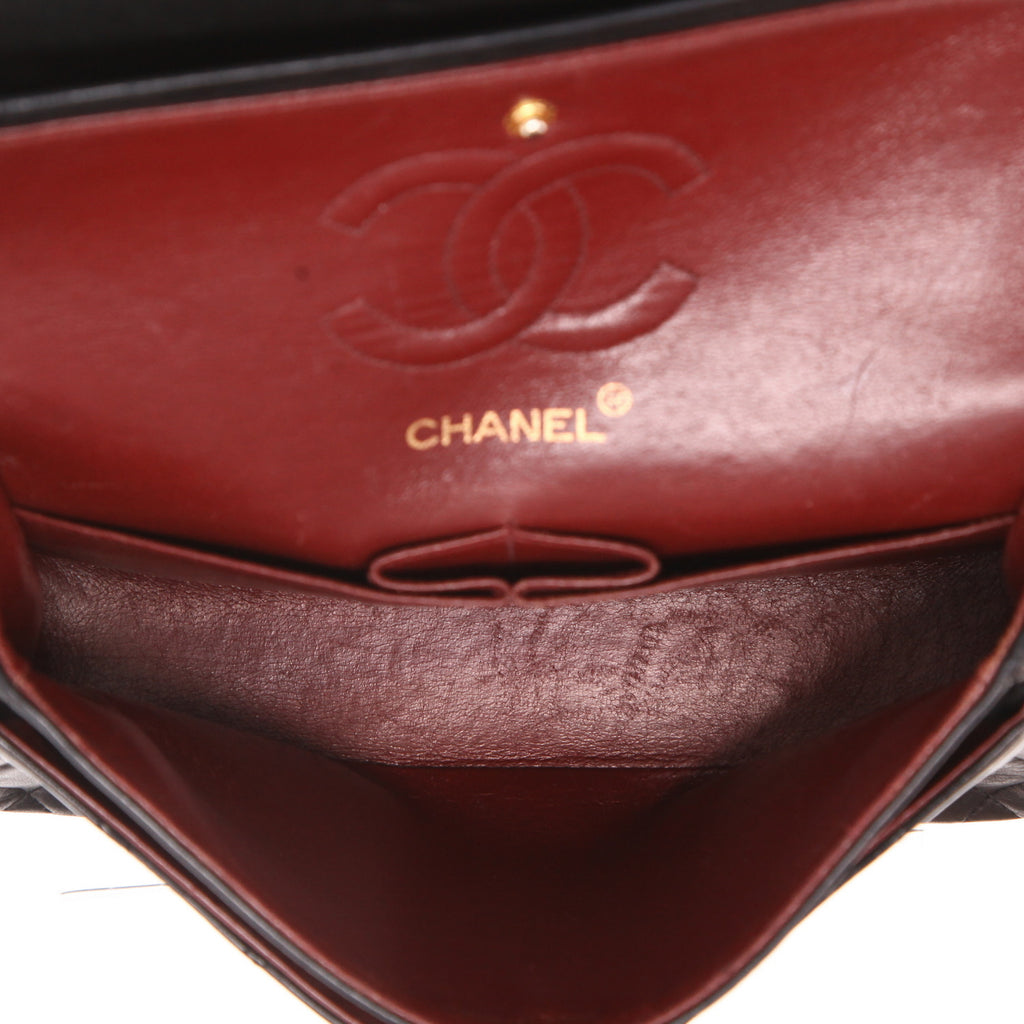 Chanel Timeless Petit handbag in black quilted leather - DETAIL 3