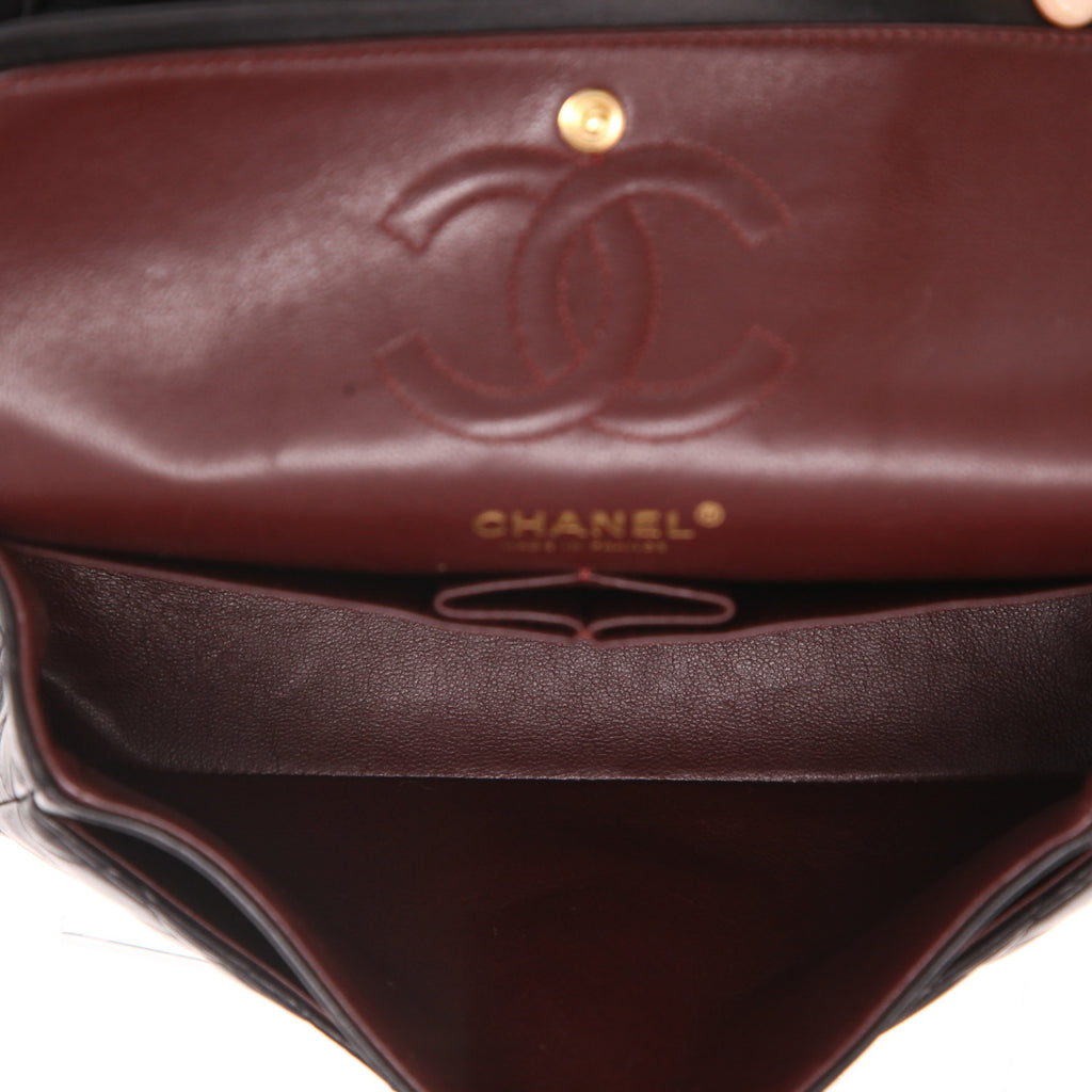Chanel Timeless Petit handbag in black quilted leather - DETAIL 3