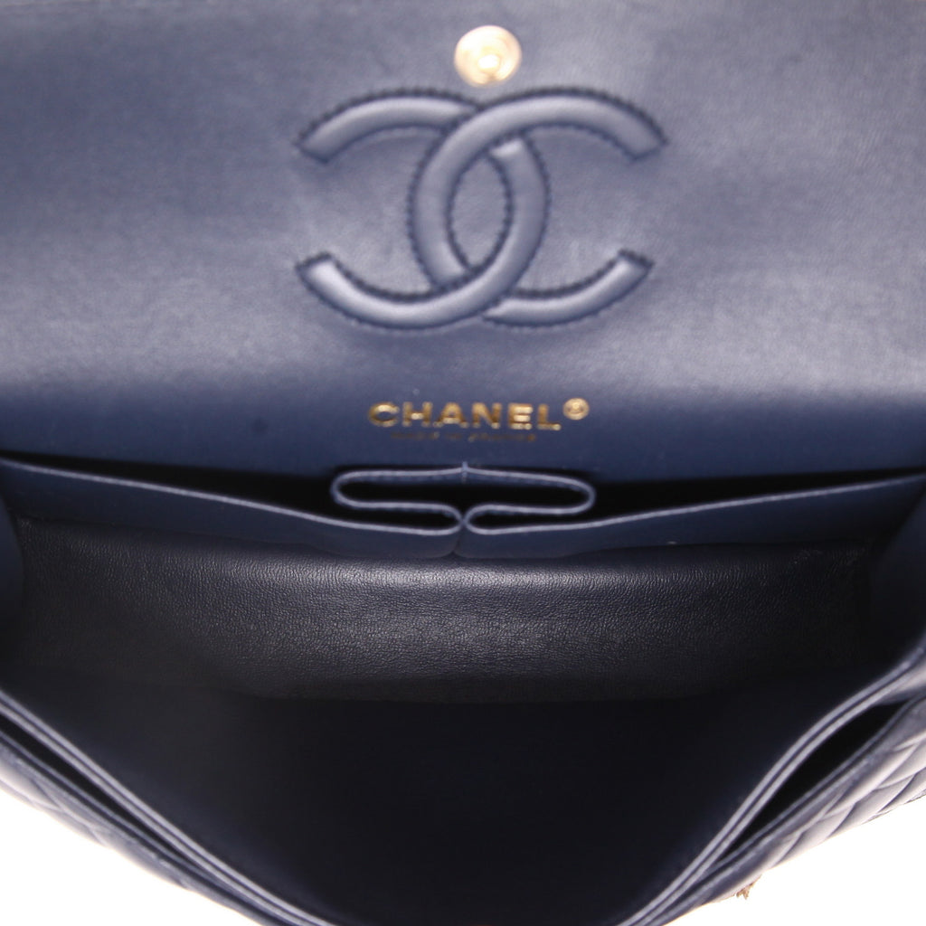 Chanel Timeless Petit handbag in blue quilted leather - DETAIL 3