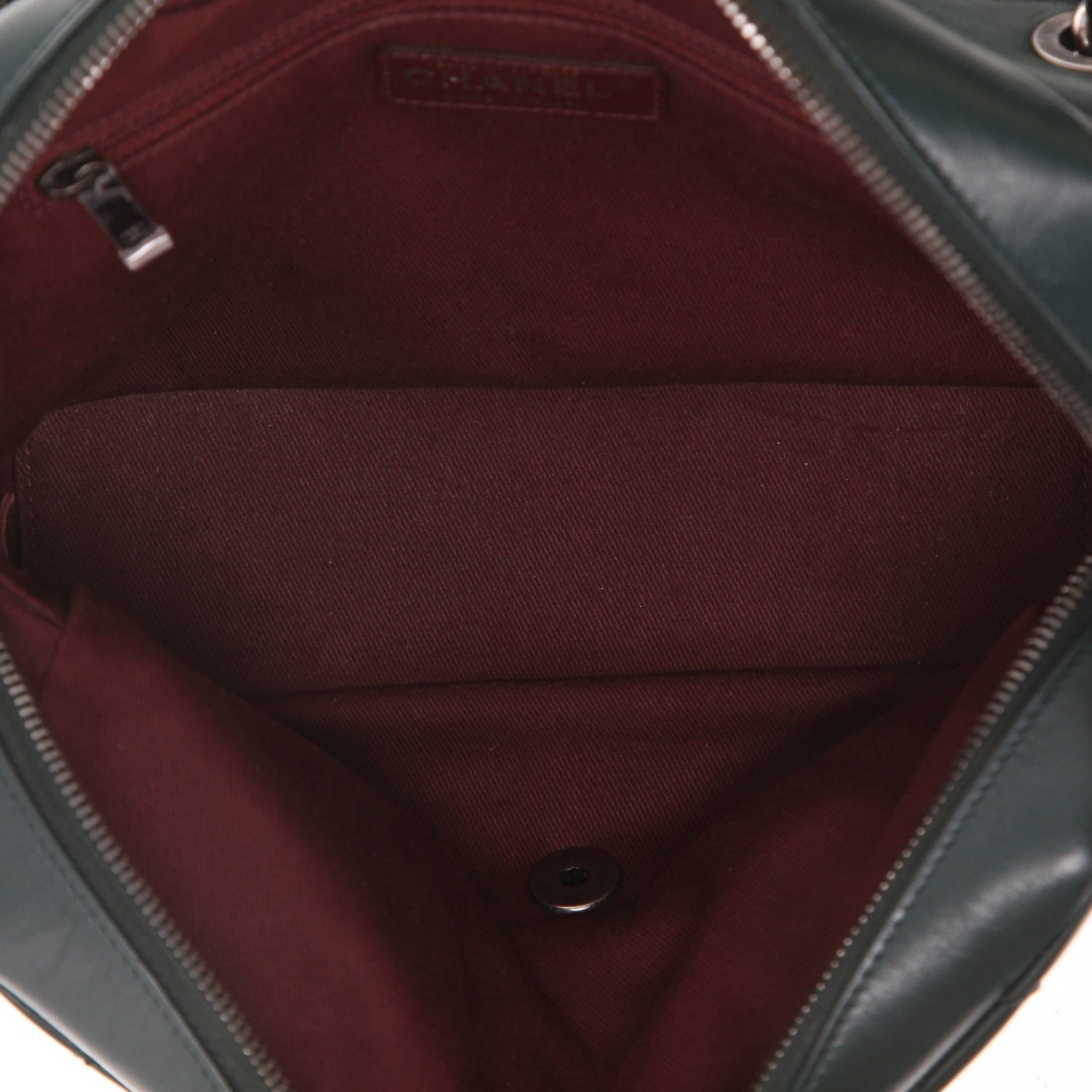 Chanel Timeless shoulder bag in green quilted leather - DETAIL 3