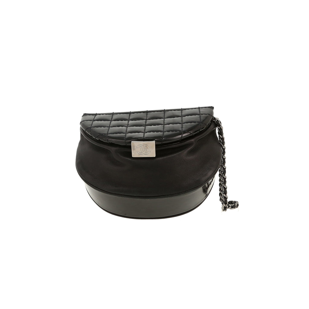 Chanel Editions Limitées clutch in black patent quilted leather and black leather - DETAIL 4