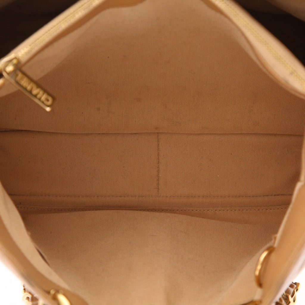 Chanel Shopping GST handbag in beige quilted grained leather - DETAIL 4