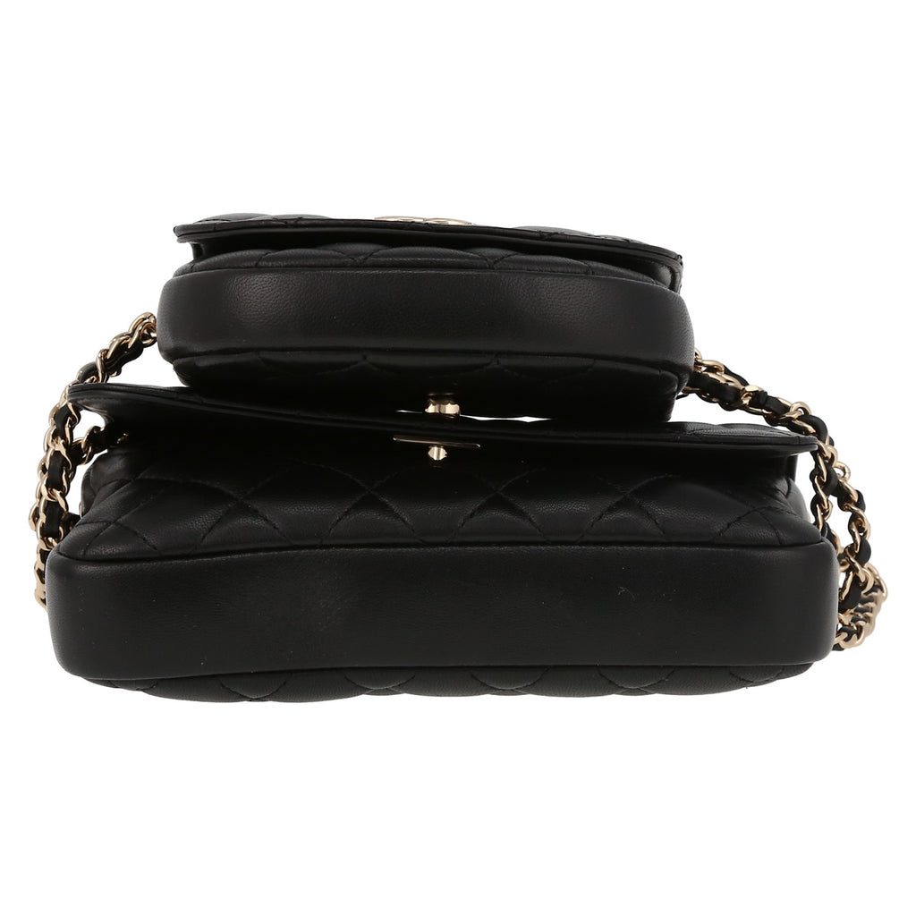 Chanel shoulder bag in black quilted leather - DETAIL 4