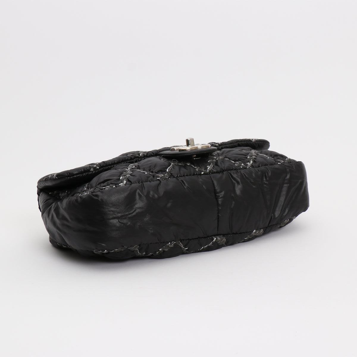 Chanel Timeless Classic medium model handbag in black quilted canvas and grey jersey - DETAIL 4
