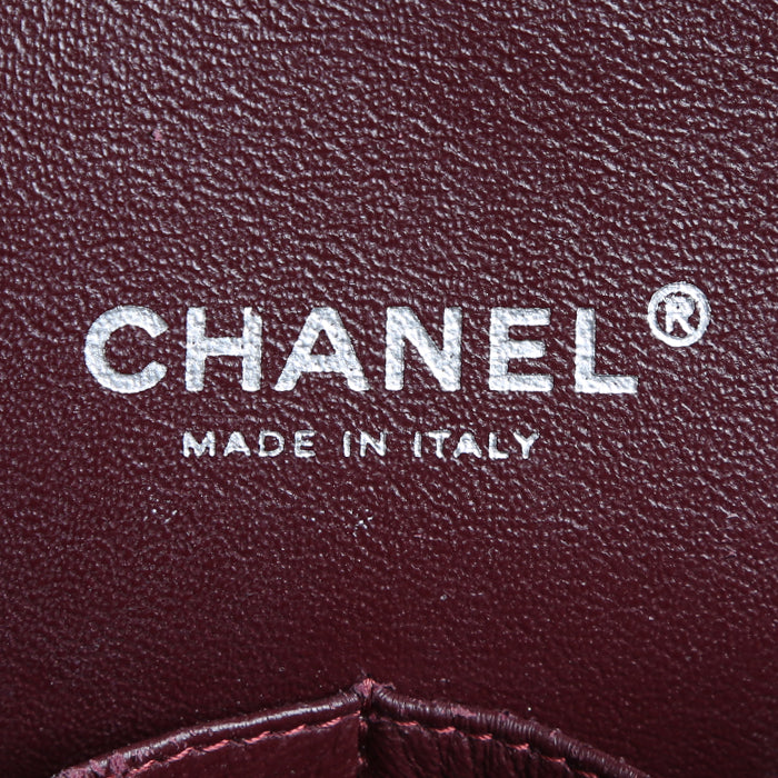 Chanel Timeless Maxi Jumbo handbag in black quilted leather - DETAIL 4