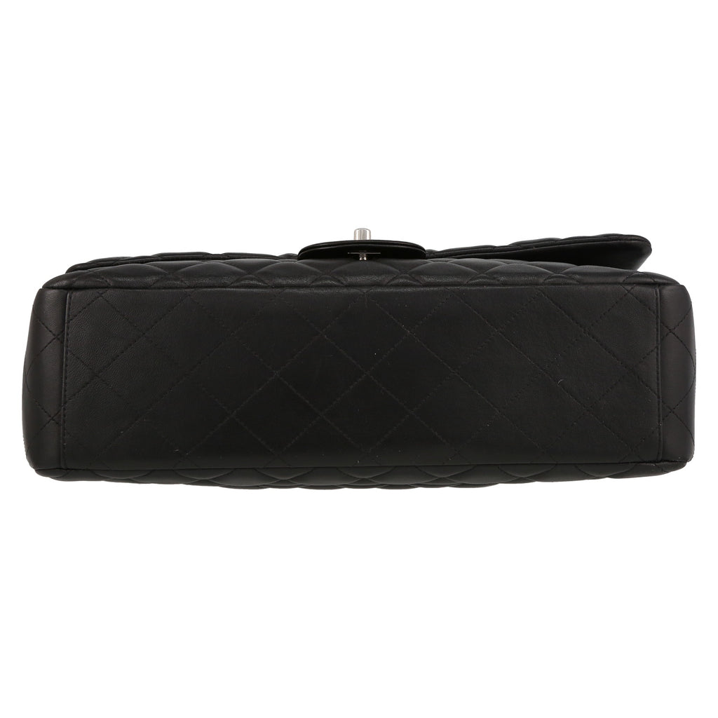 Chanel Timeless Maxi Jumbo shoulder bag in black quilted leather - DETAIL 4