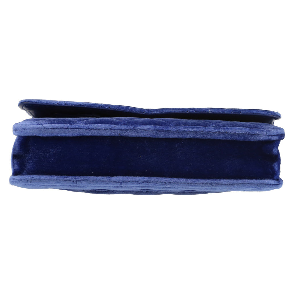 Chanel Wallet on Chain pouch in royal blue quilted velvet - DETAIL 4