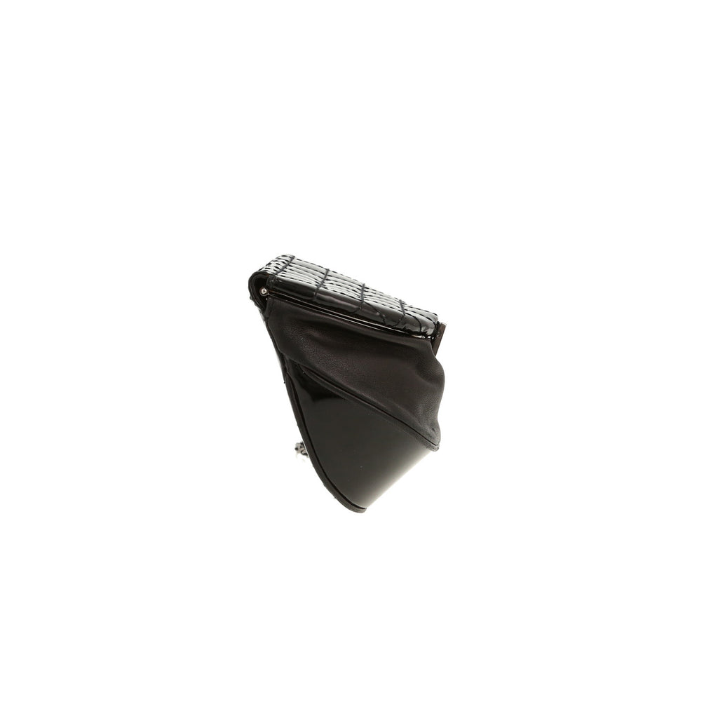Chanel Editions Limitées clutch in black patent quilted leather and black leather - DETAIL 5