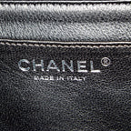 Chanel Timeless Maxi Jumbo handbag in black quilted grained leather - DETAIL 5