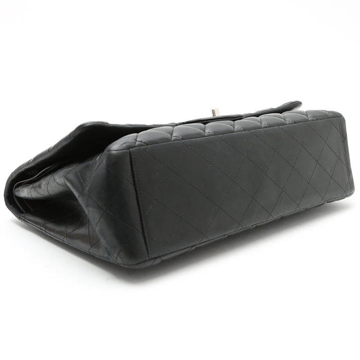 Chanel Timeless Maxi Jumbo handbag in black quilted leather - DETAIL 5