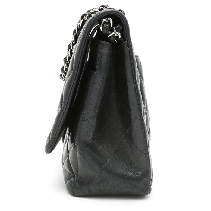 Chanel Timeless Maxi Jumbo handbag in black quilted leather - DETAIL 6