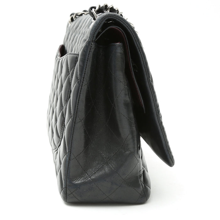 Chanel Timeless Maxi Jumbo handbag in black quilted leather - DETAIL 7