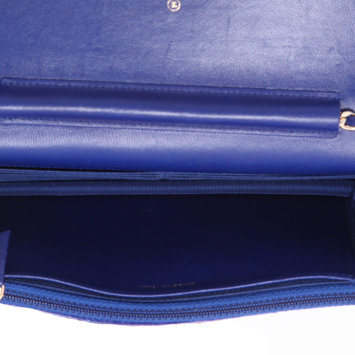 Chanel Wallet on Chain pouch in royal blue quilted velvet - DETAIL 8