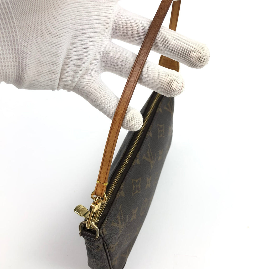 LOUIS VUITTON POCHETTE BAG