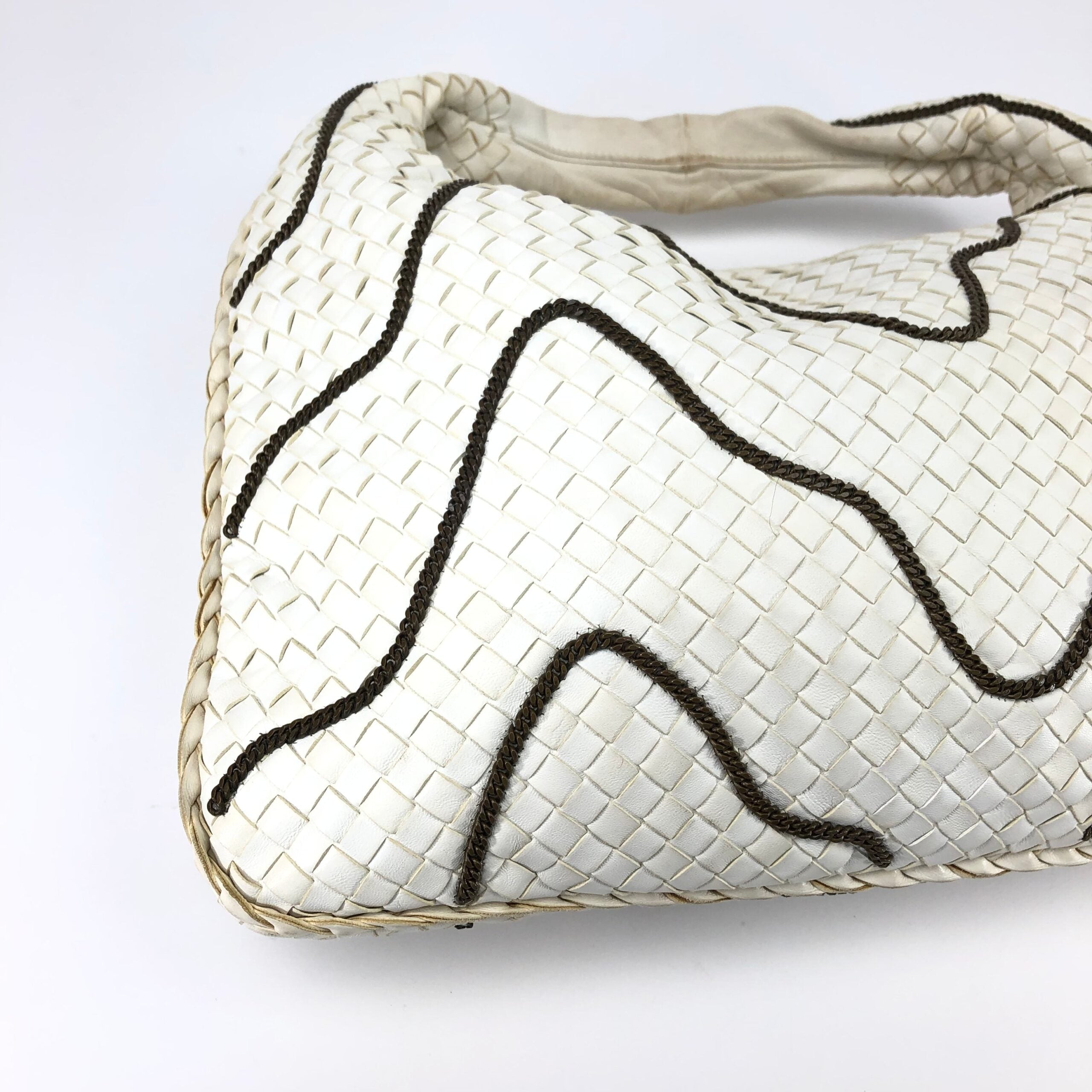 BOTTEGA VENETA INTRECCIATO HOBO BAG WITH CHAIN DETAILING
