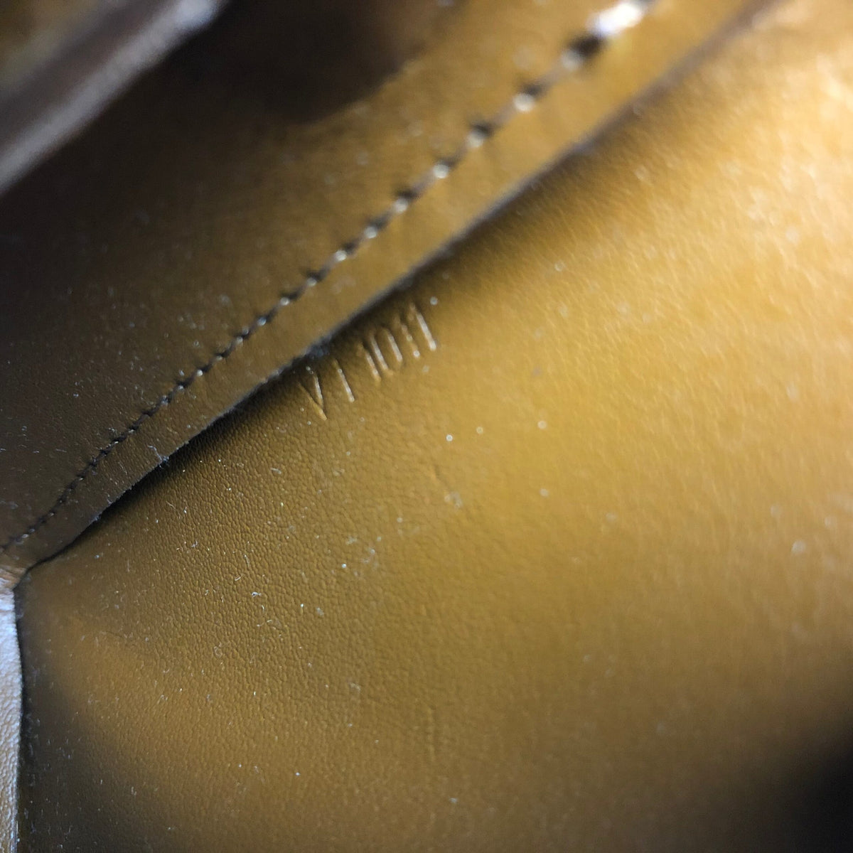 LOUIS VUITTON VERNIS POCHETTE SHOULDER BAG