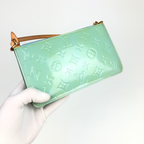 LOUIS VUITTON VERNIS POCHETTE SHOULDER BAG