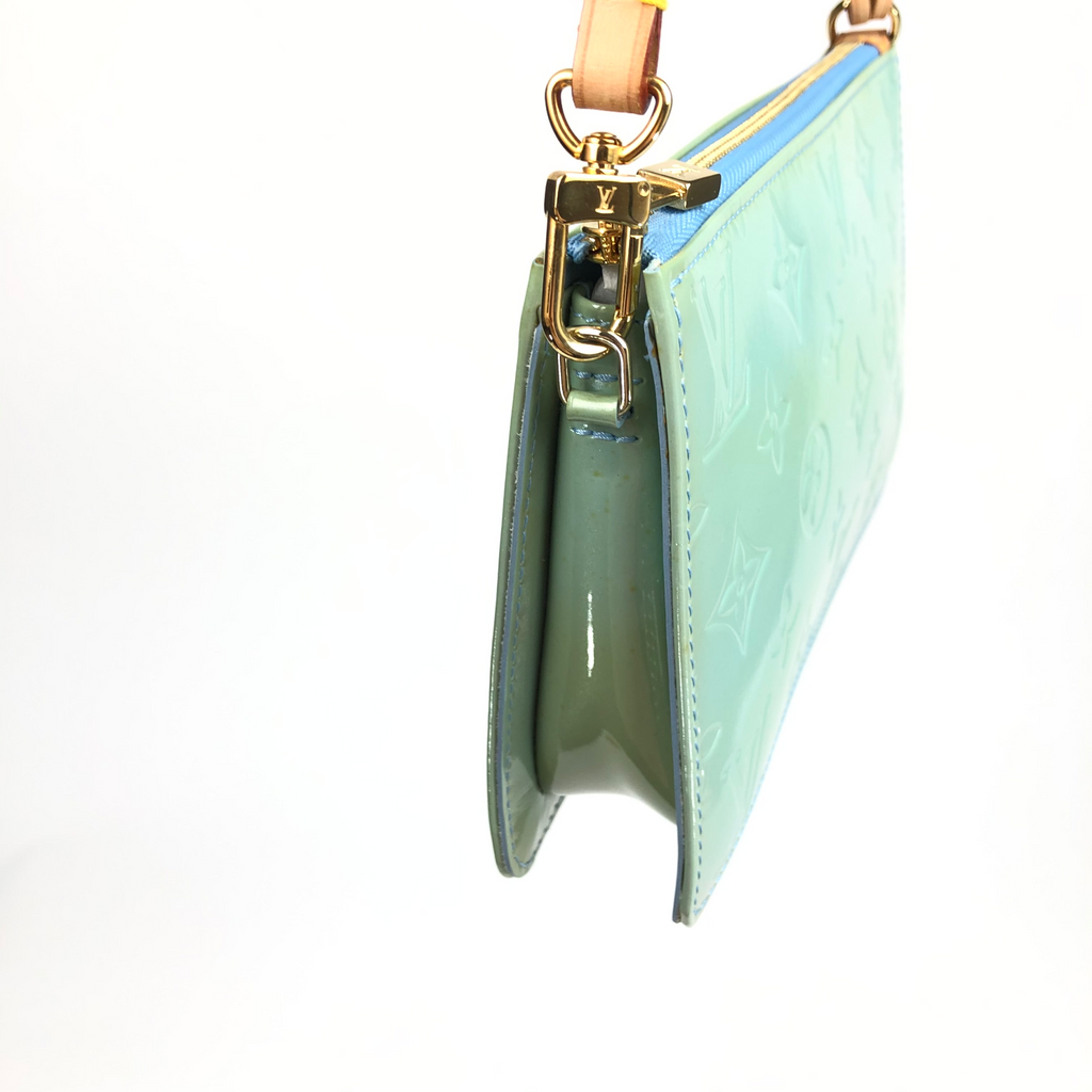 LOUIS VUITTON VERNIS POCHETTE SHOULDER BAG