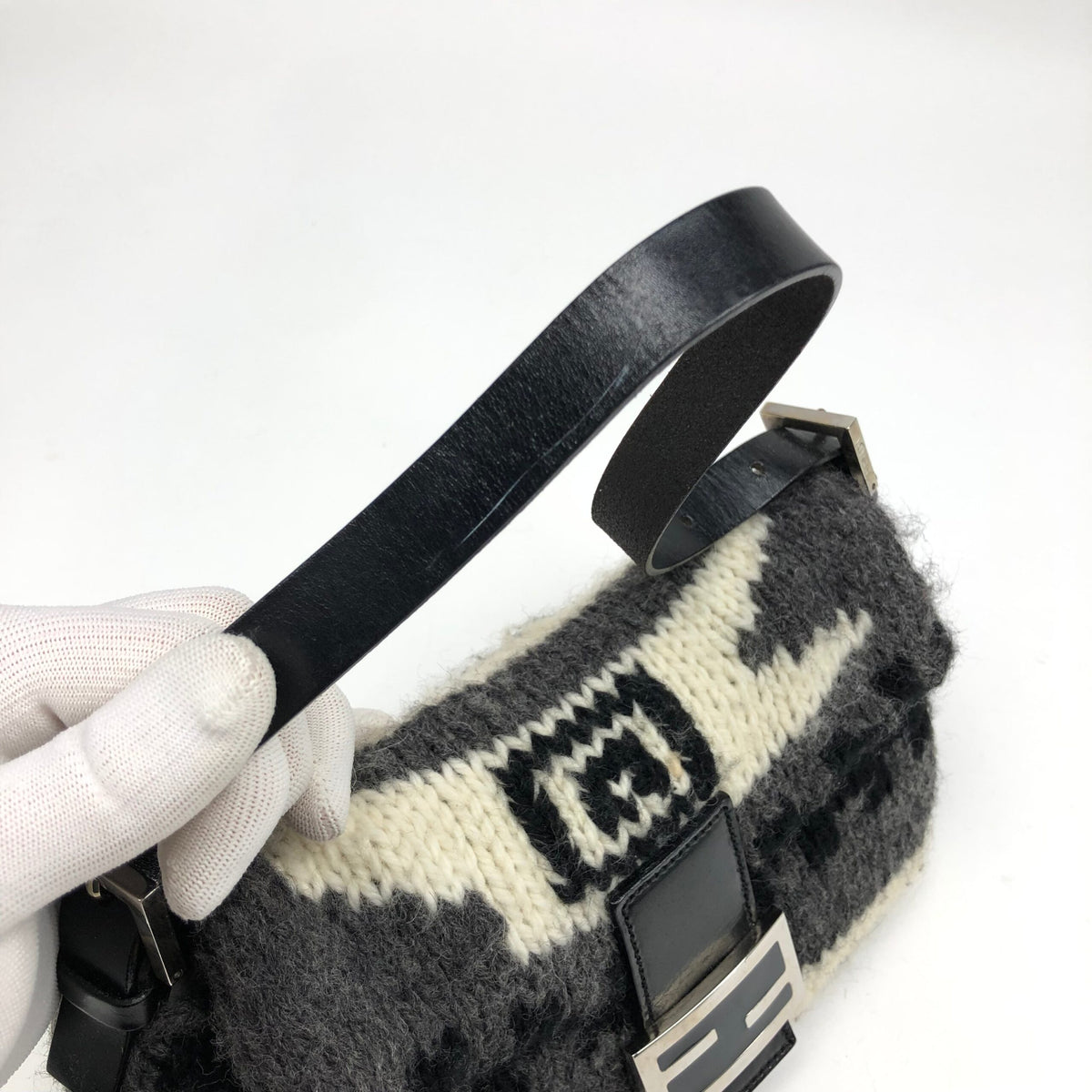 FENDI CASHMERE WOOL BAGUETTE SHOULDER BAG
