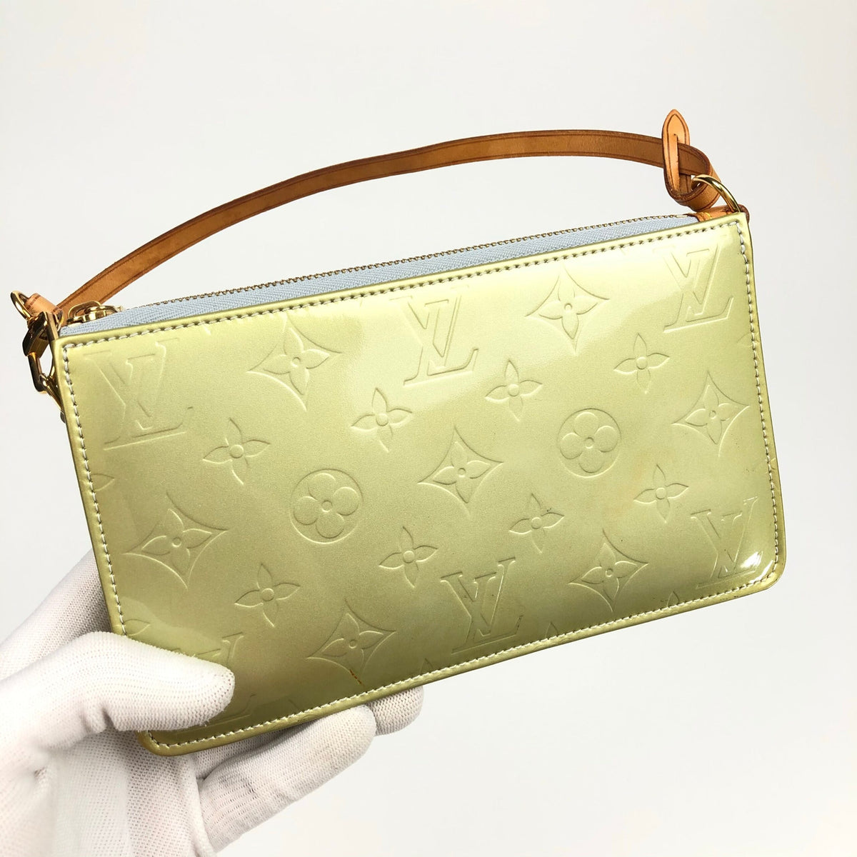 LOUIS VUITTON VERNIS POCHETTE SHOULDER BAG