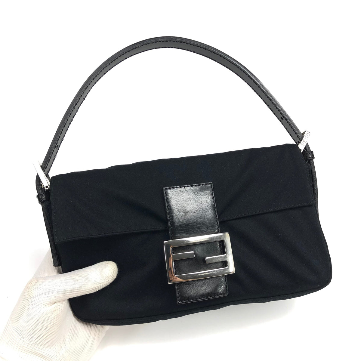 FENDI BAGUETTE SHOULDER BAG