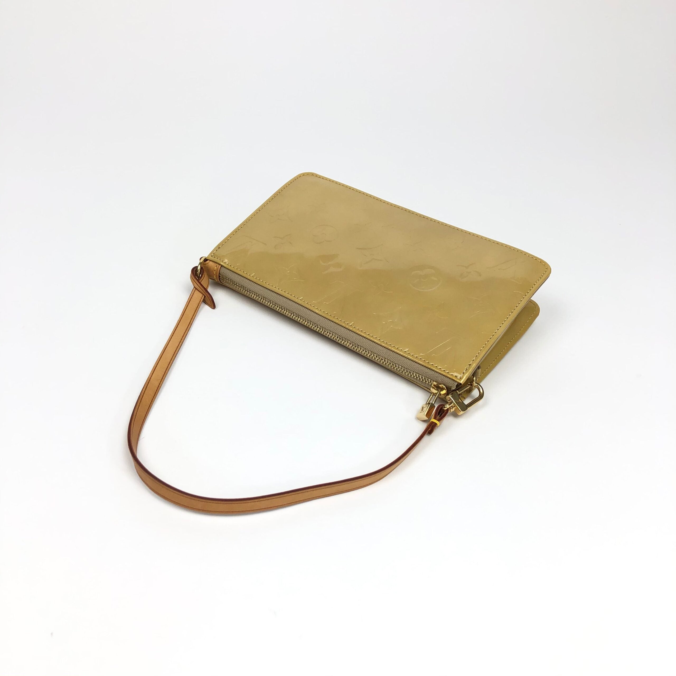 LOUIS VUITTON VERNIS POCHETTE SHOULDER BAG