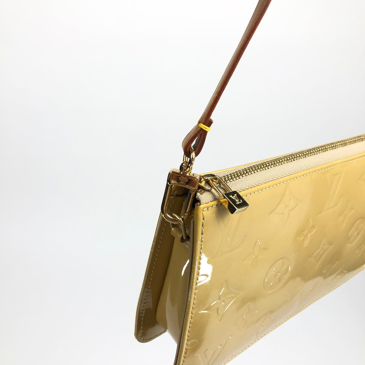 LOUIS VUITTON VERNIS POCHETTE SHOULDER BAG